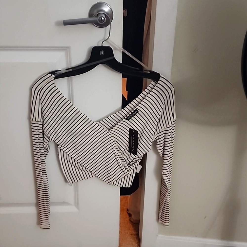 Long sleeve black and white striped crop top